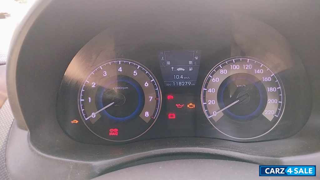 Golden Beige Hyundai Verna Fluidic 1.6 SX