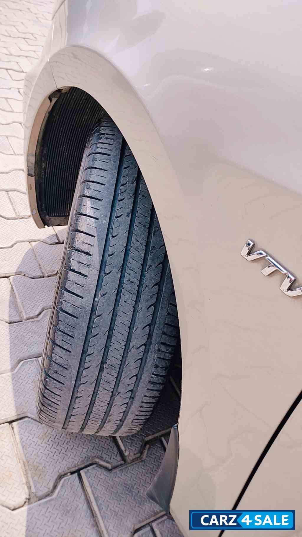 Golden Beige Hyundai Verna Fluidic 1.6 SX