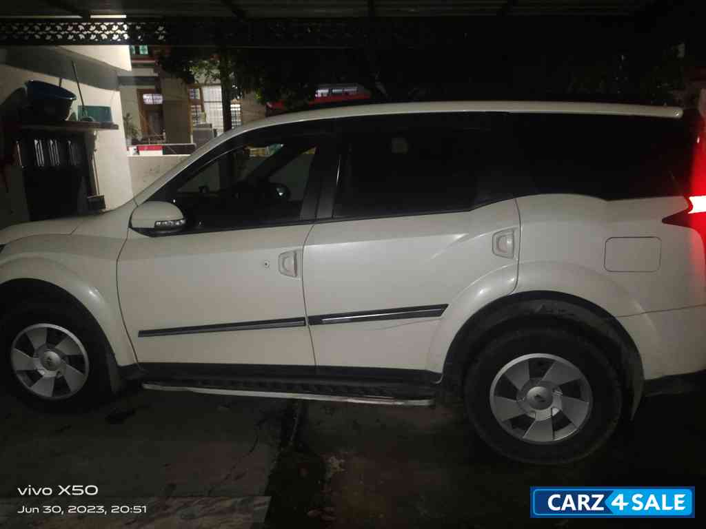 White Mahindra XUV 500 W6