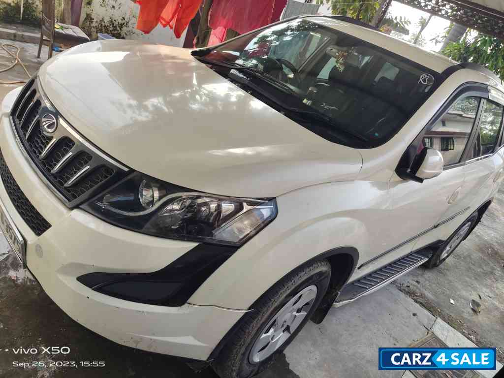 White Mahindra XUV 500 W6
