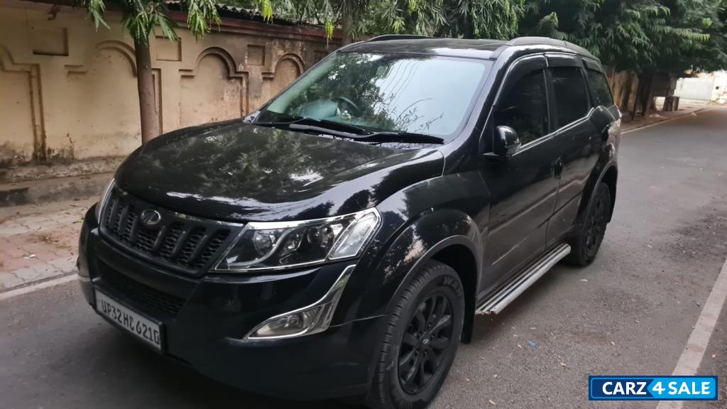 Mahindra XUV 500 W10