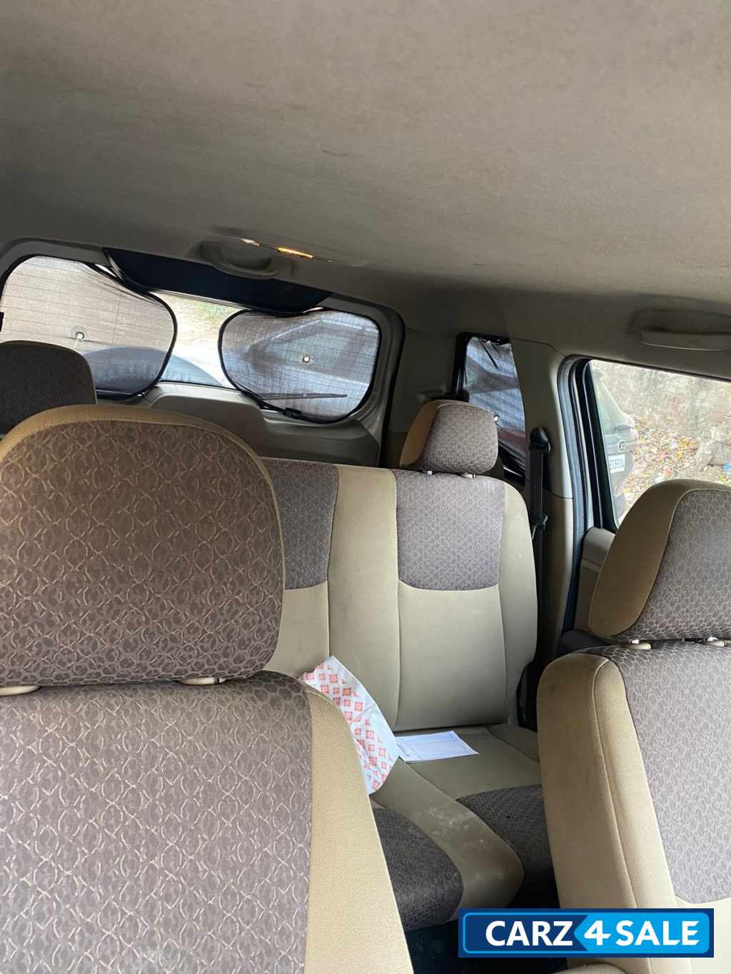 Mahindra TUV300 T8 dual tone mhawk 100