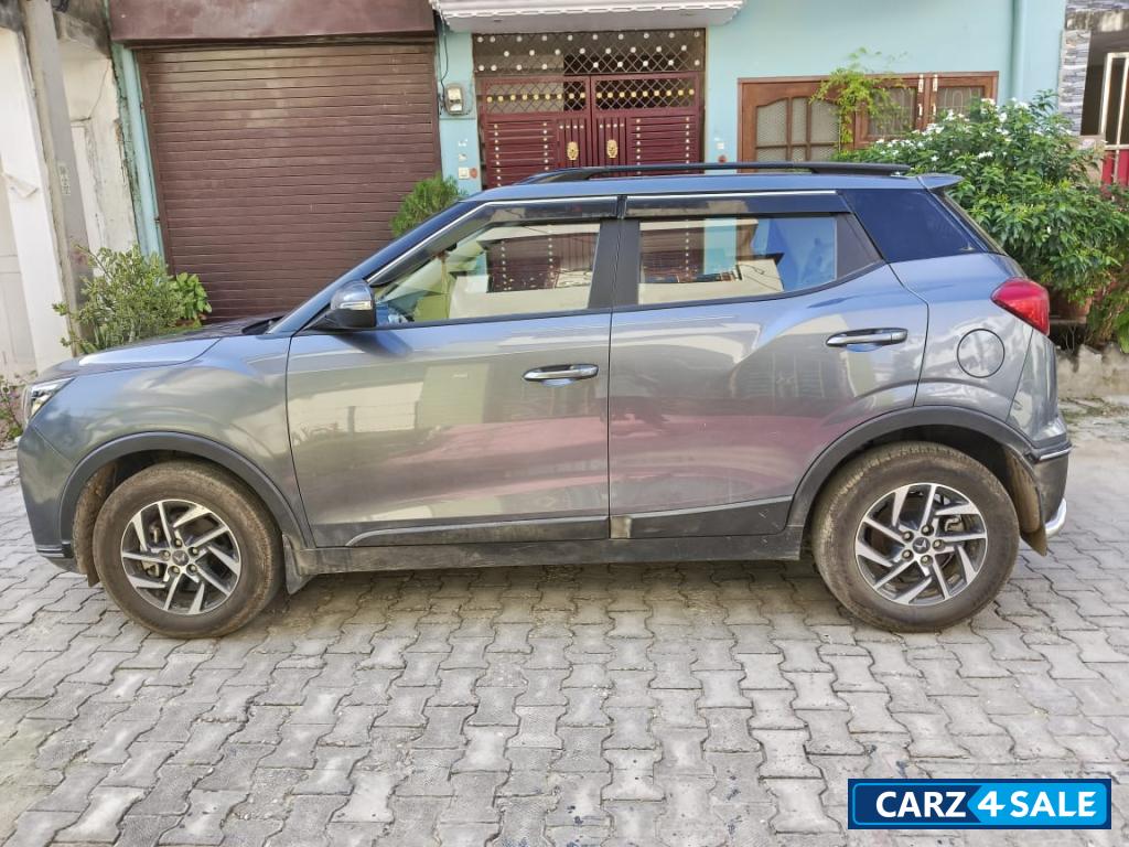 Mahindra XUV300 W8 (O) petrol MT