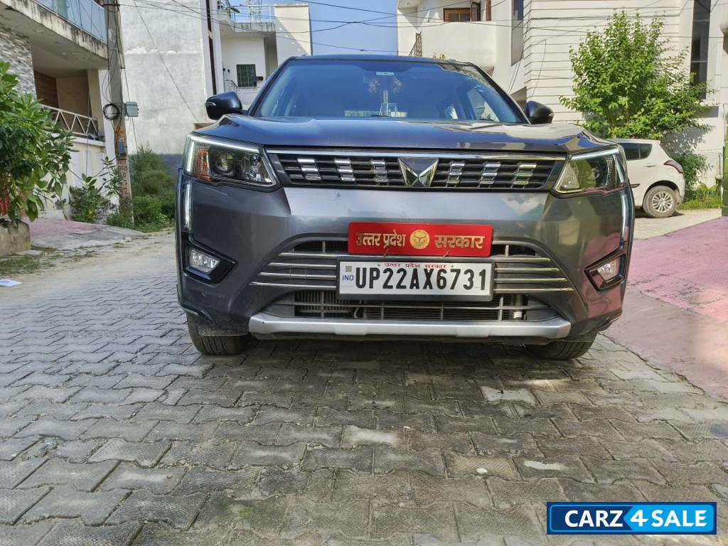 Mahindra XUV300 W8 (O) petrol MT