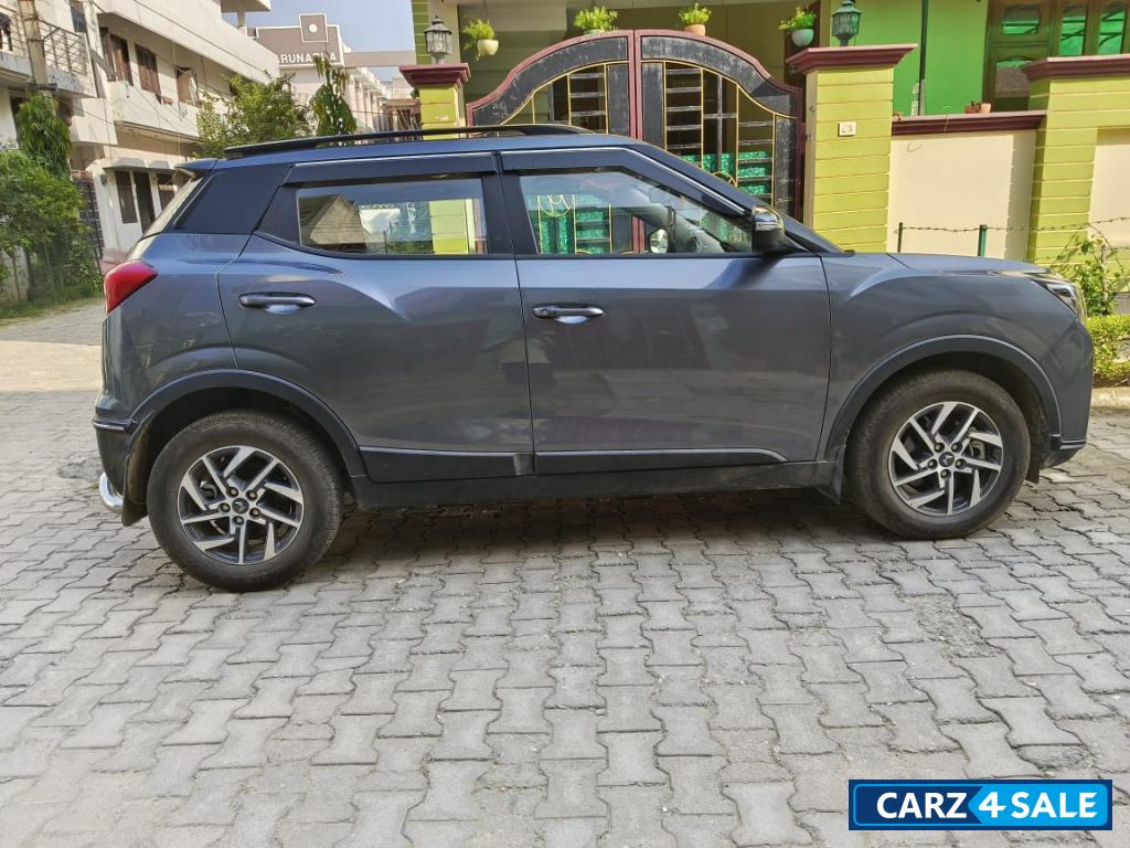Mahindra XUV300 W8 (O) petrol MT