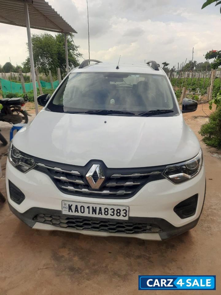 Ice Cool White Renault Triber RXT