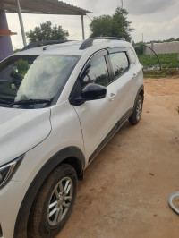 Ice Cool White Renault Triber RXT