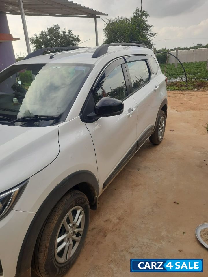 Ice Cool White Renault Triber RXT