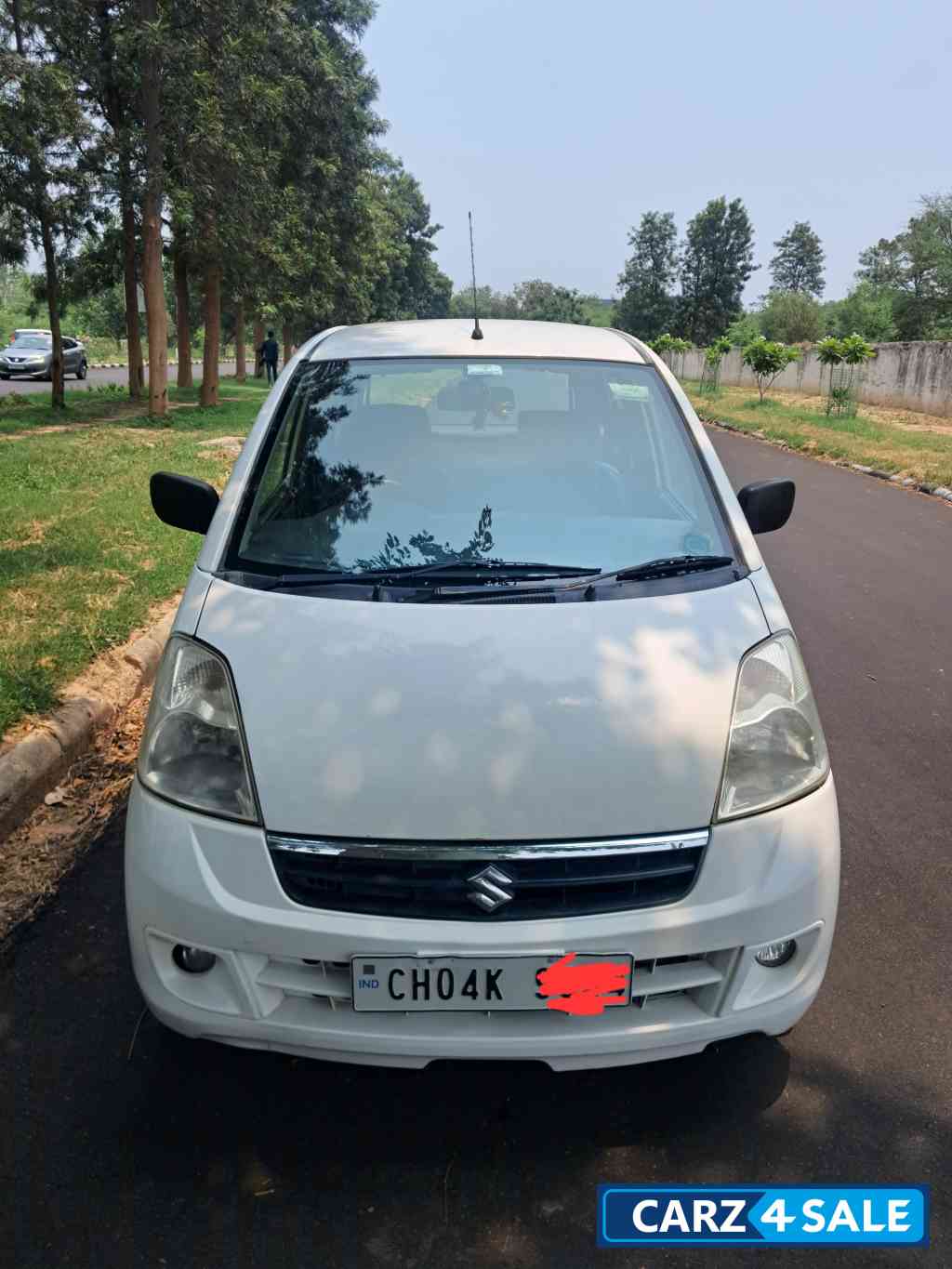 White Maruti Suzuki Zen Estilo
