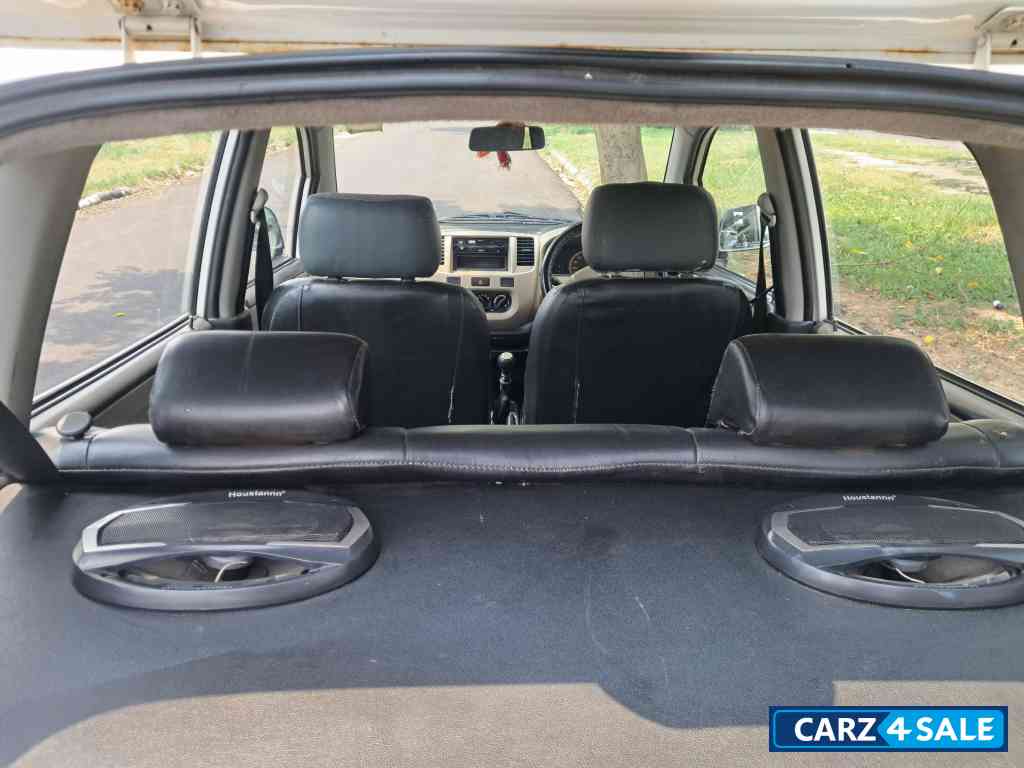 White Maruti Suzuki Zen Estilo