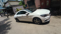 White Mercedes-Benz CLA Cdi sport 200