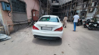 White Mercedes-Benz CLA Cdi sport 200