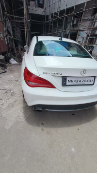 White Mercedes-Benz CLA Cdi sport 200