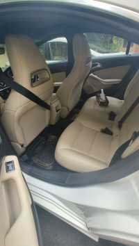 White Mercedes-Benz CLA Cdi sport 200