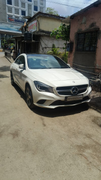 White Mercedes-Benz CLA Cdi sport 200