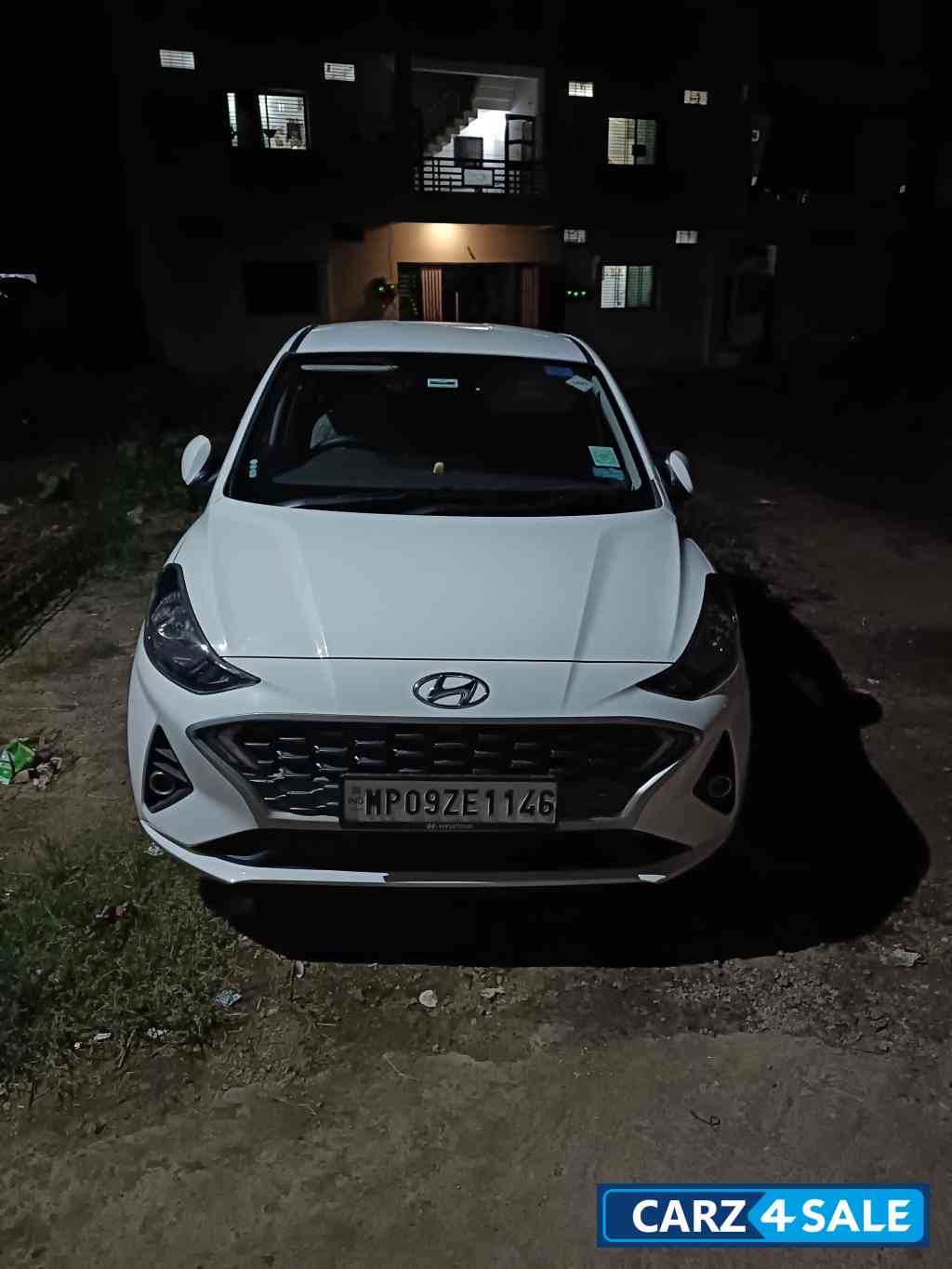 Polar White Hyundai Aura S Petrol+Cng (Company fitted)