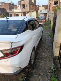Polar White Hyundai Aura S Petrol+Cng (Company fitted)