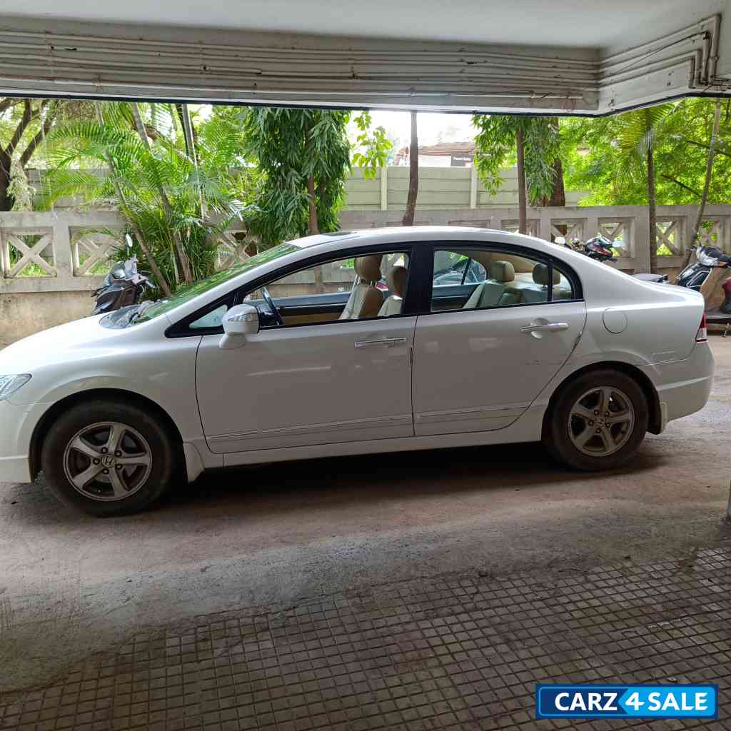 Tafetta White Honda Civic 1.8V Manual with Automatic Sunroof