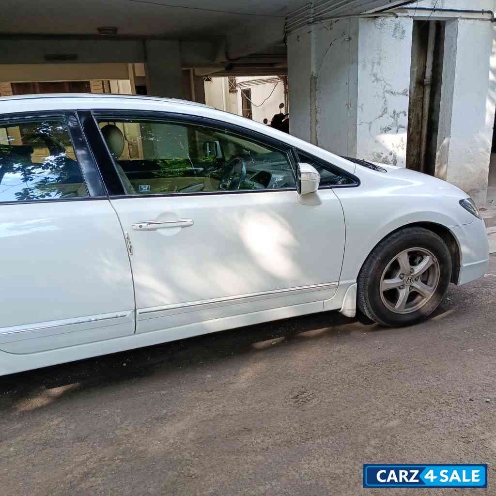Tafetta White Honda Civic 1.8V Manual with Automatic Sunroof