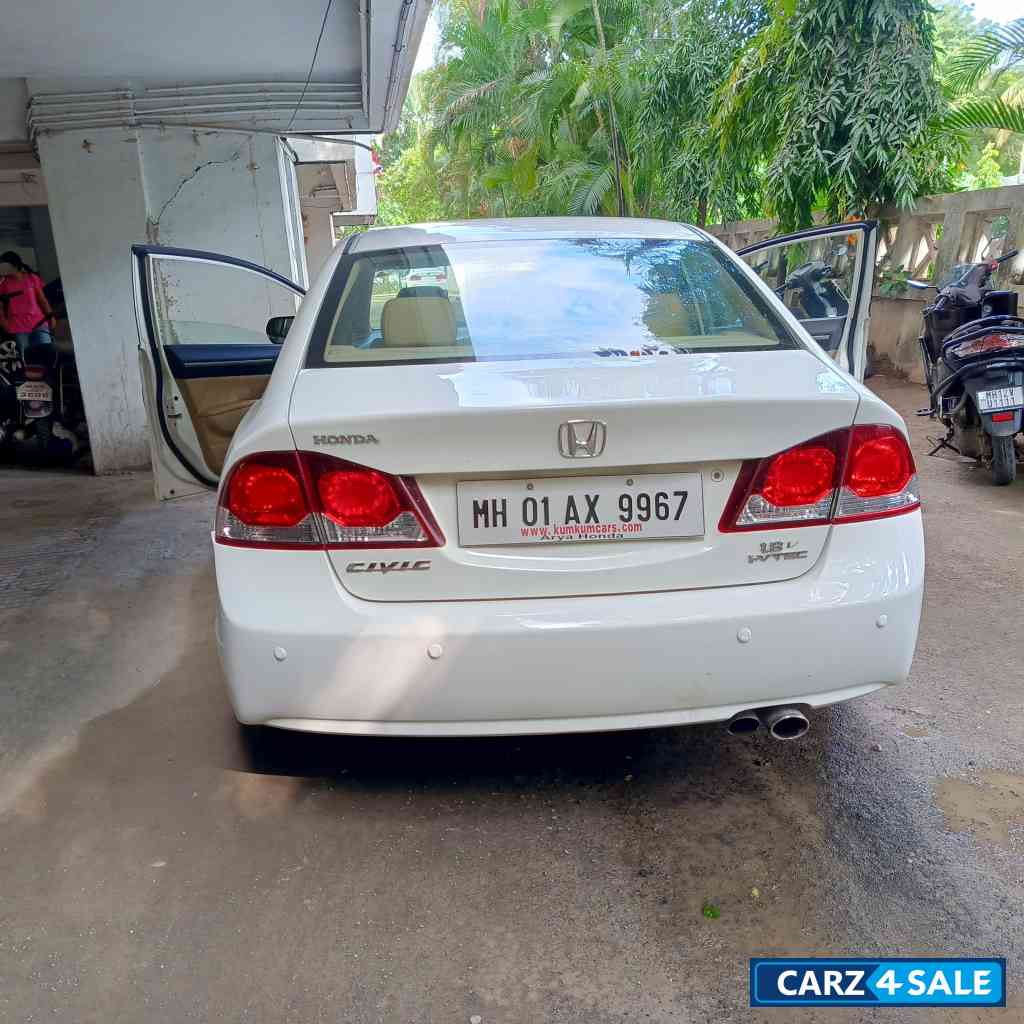 Tafetta White Honda Civic 1.8V Manual with Automatic Sunroof