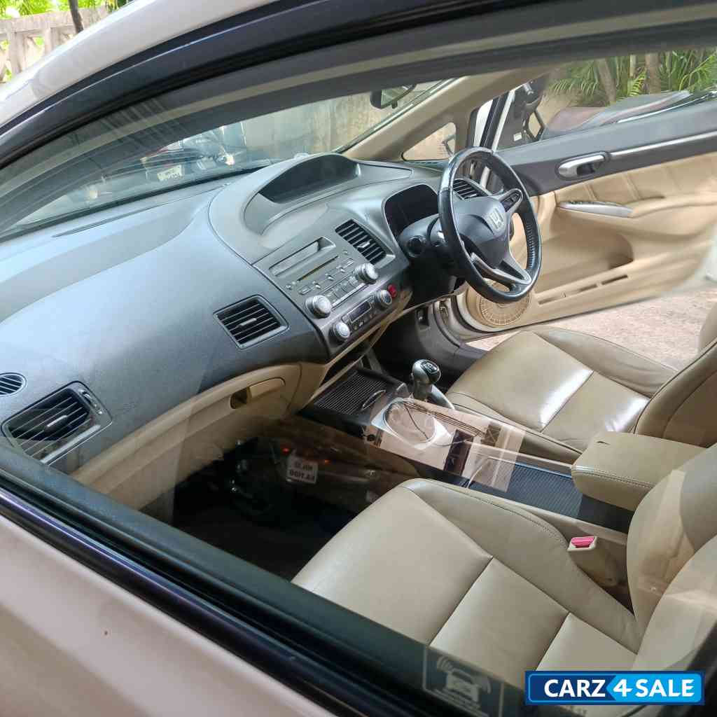 Tafetta White Honda Civic 1.8V Manual with Automatic Sunroof