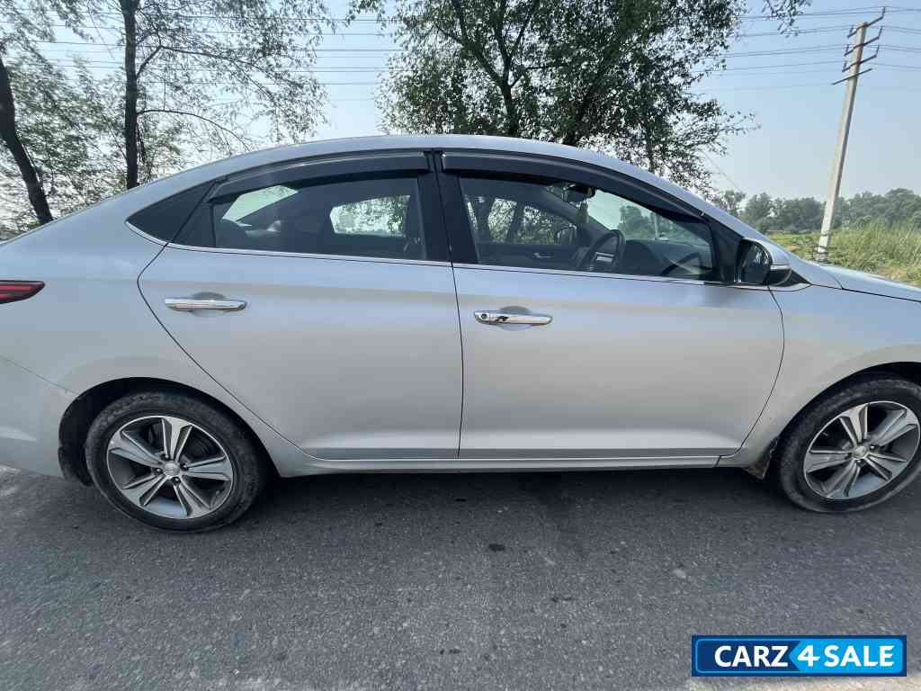 Grey Hyundai Verna 1.6 SX VTVT