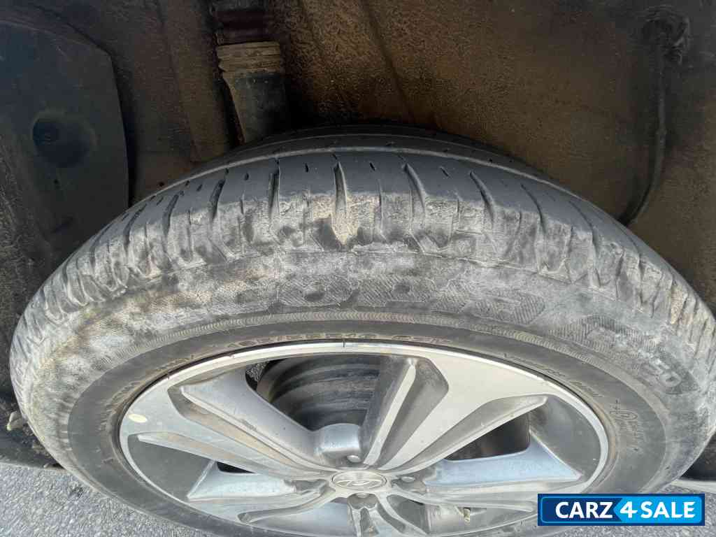 Grey Hyundai Verna 1.6 SX VTVT