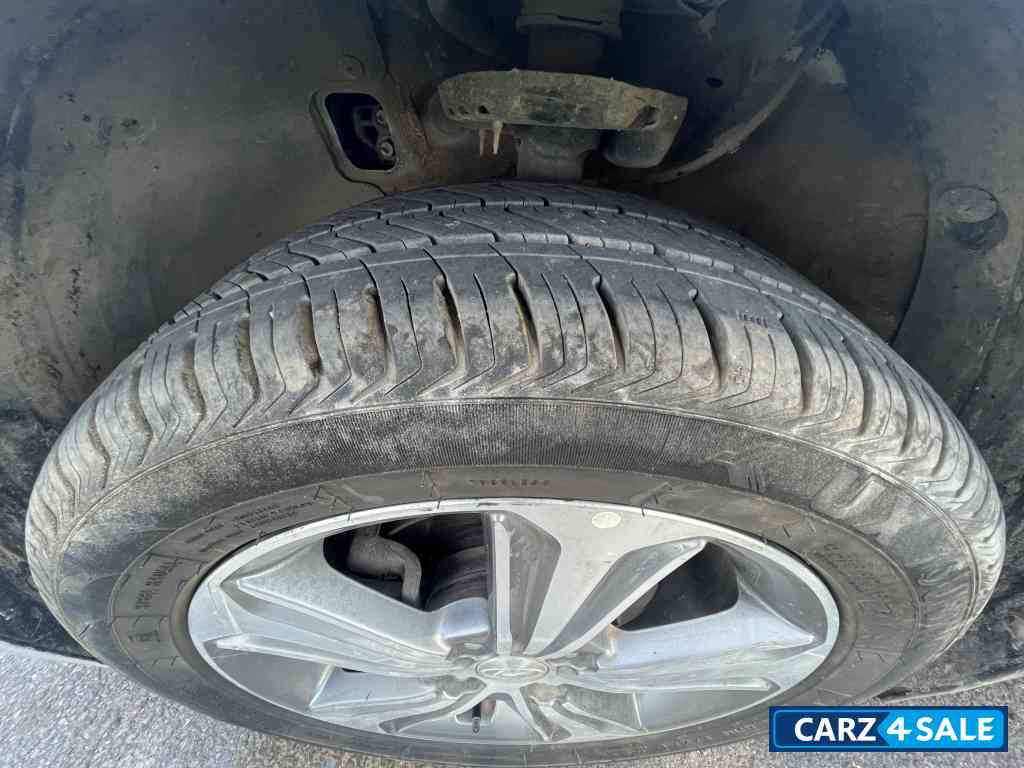 Grey Hyundai Verna 1.6 SX VTVT