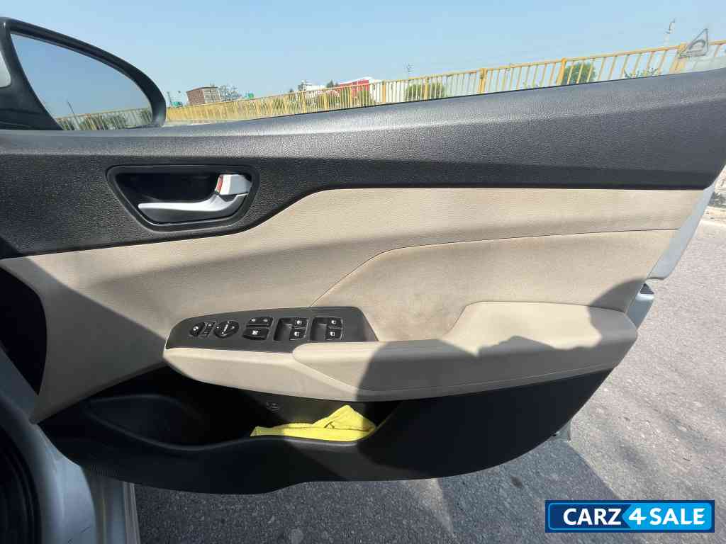 Grey Hyundai Verna 1.6 SX VTVT