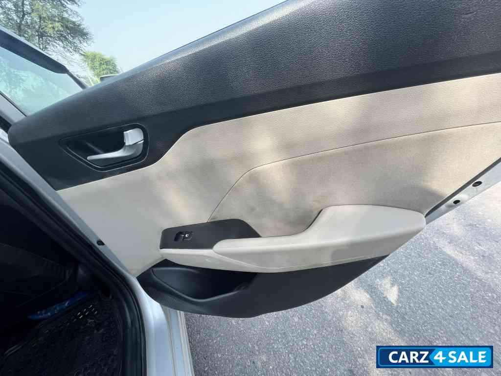 Grey Hyundai Verna 1.6 SX VTVT