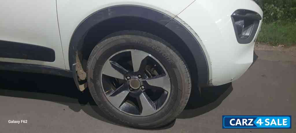 Calgery White Tata Nexon XZA Plus Petrol 2018