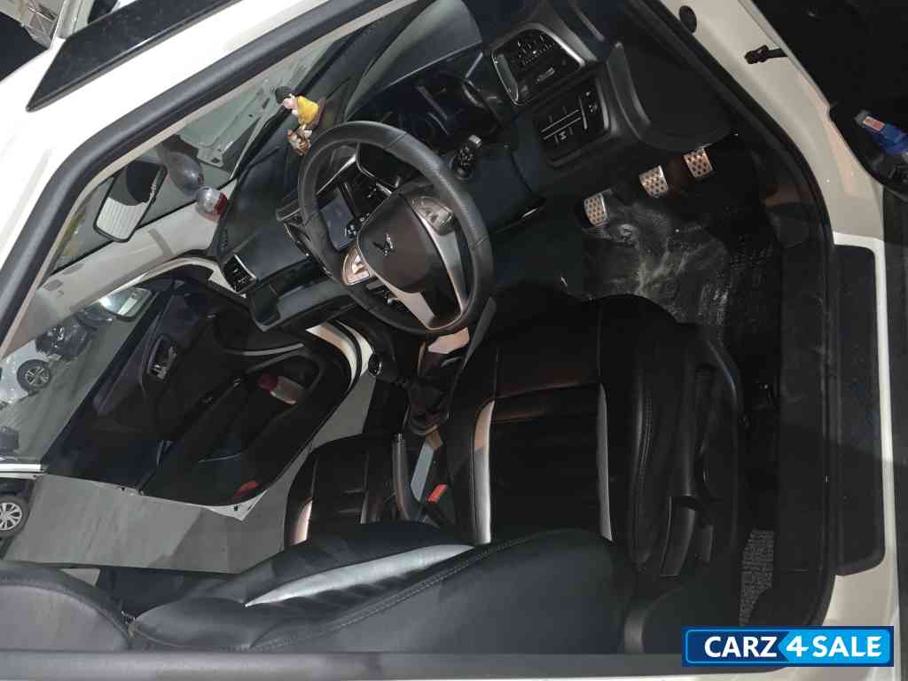 Mahindra XUV300 TGDI W8