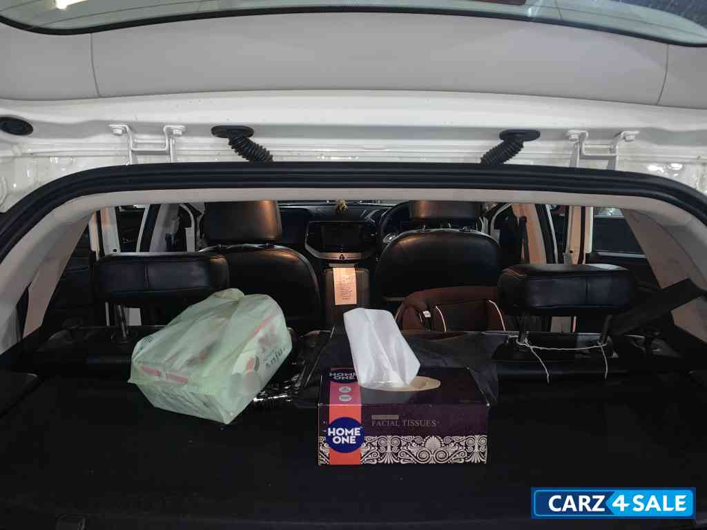 Mahindra XUV300 TGDI W8