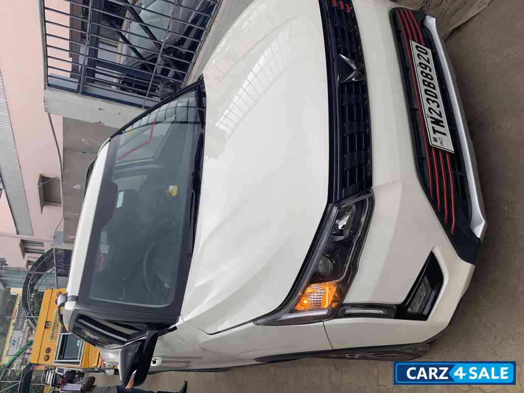 Mahindra XUV300 TGDI W8