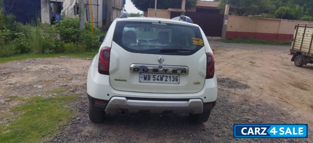 White Renault Duster 110 PS RXZ MT Diesel