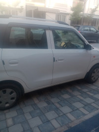 White Maruti Suzuki Wagon R Vxi cng