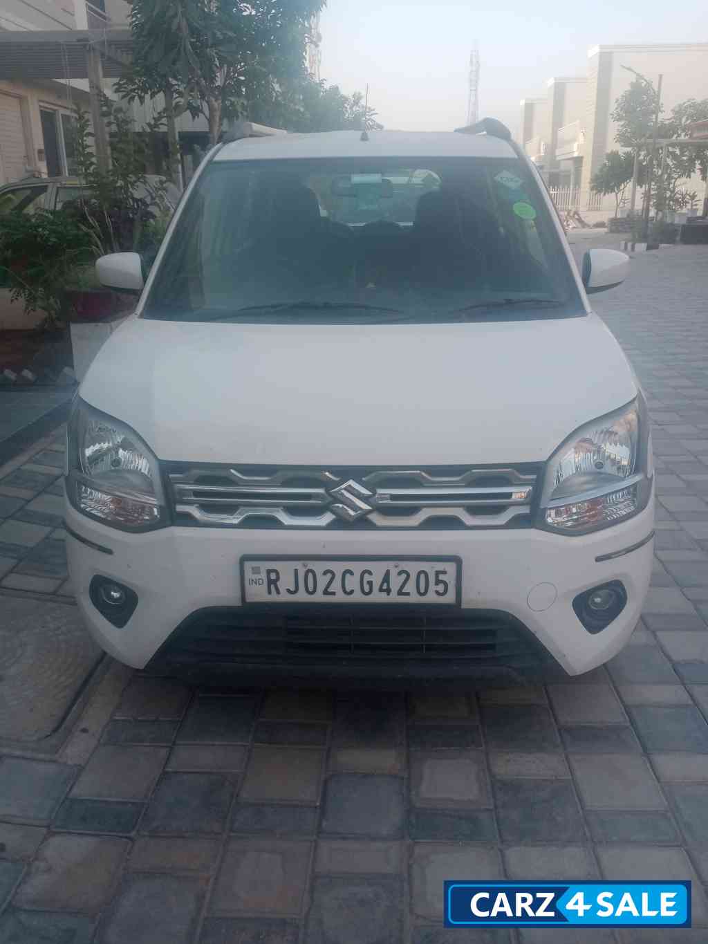 White Maruti Suzuki Wagon R Vxi cng