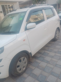 White Maruti Suzuki Wagon R Vxi cng