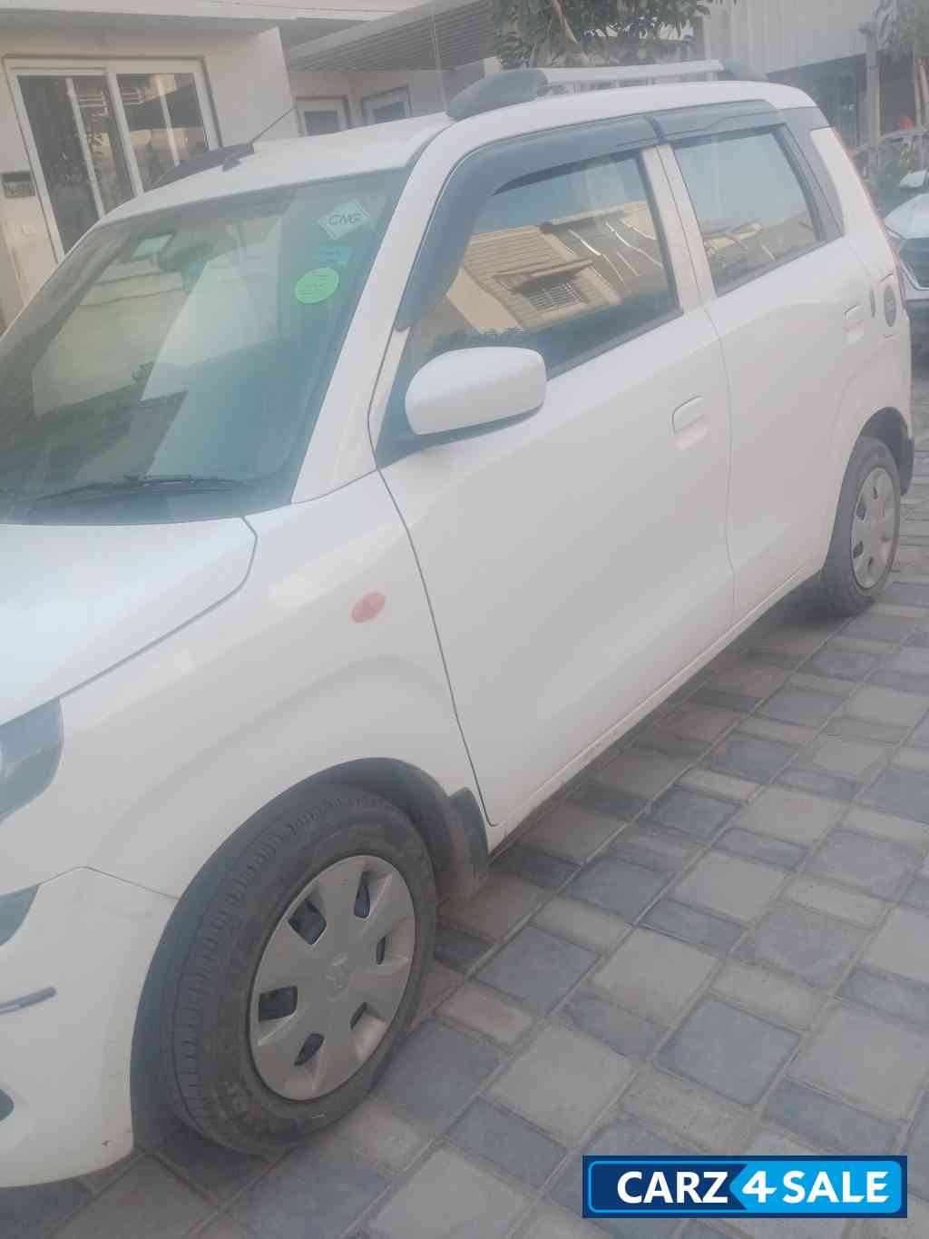 White Maruti Suzuki Wagon R Vxi cng