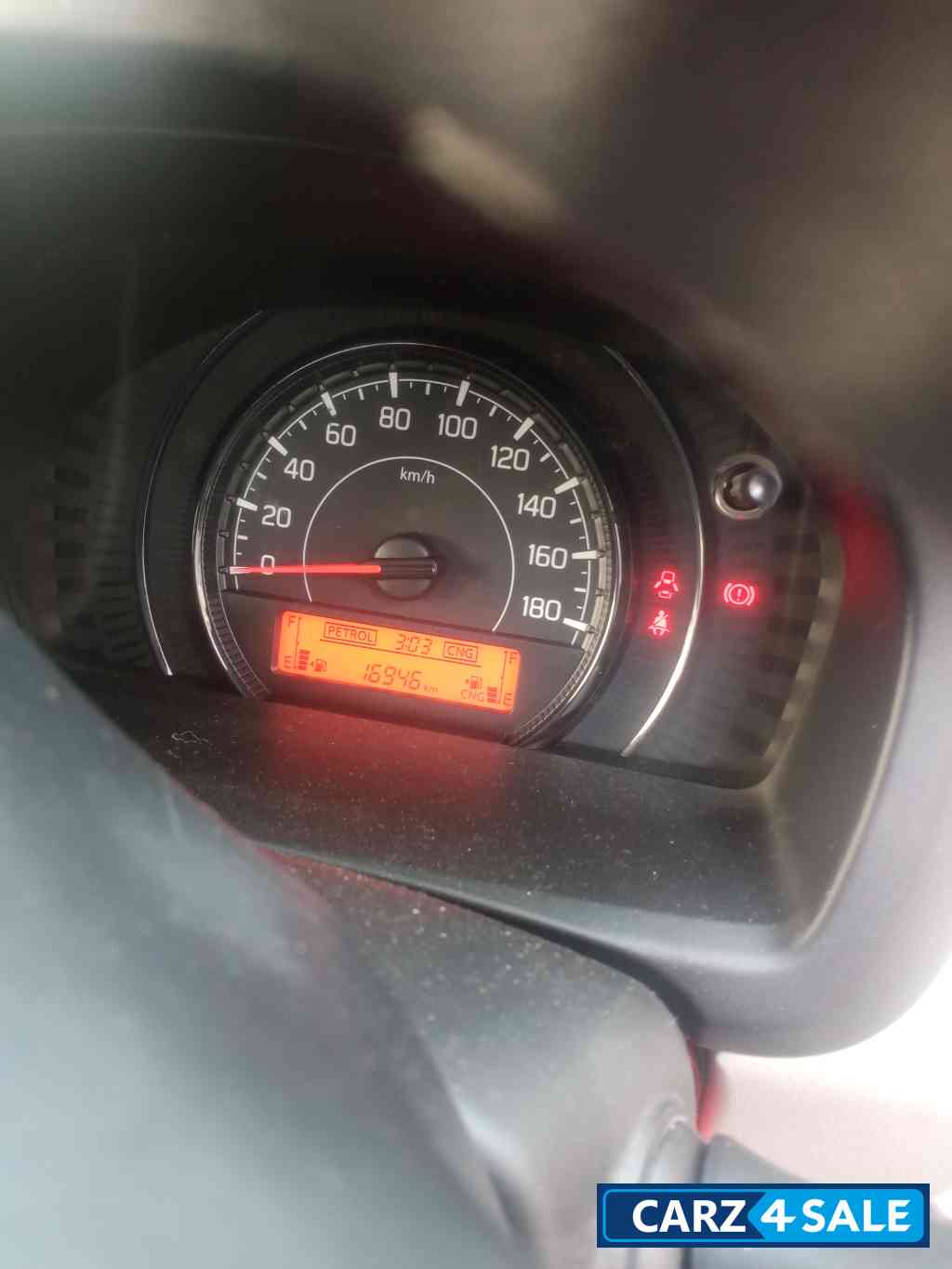 White Maruti Suzuki Wagon R Vxi cng