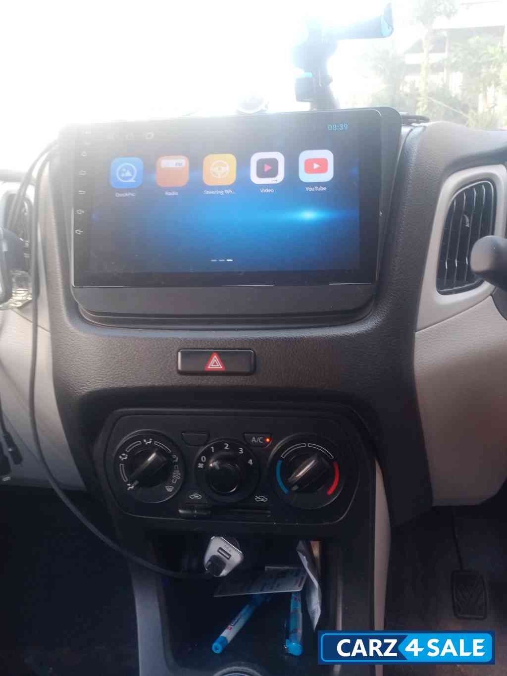 White Maruti Suzuki Wagon R Vxi cng