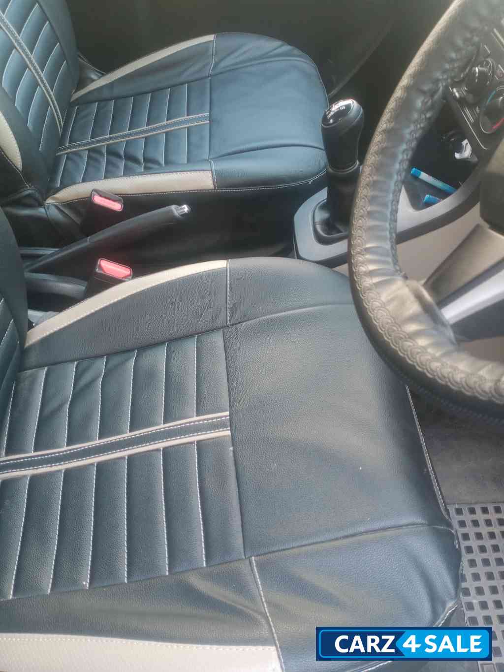 White Maruti Suzuki Wagon R Vxi cng