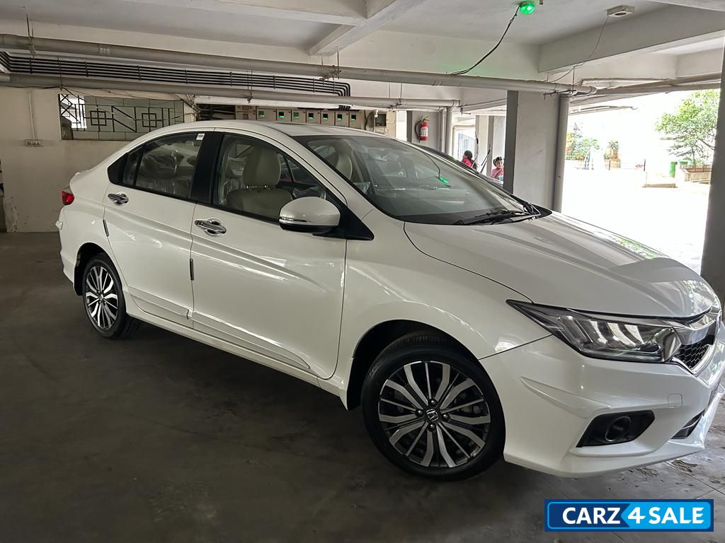 Pearl White Honda City ZXCVT