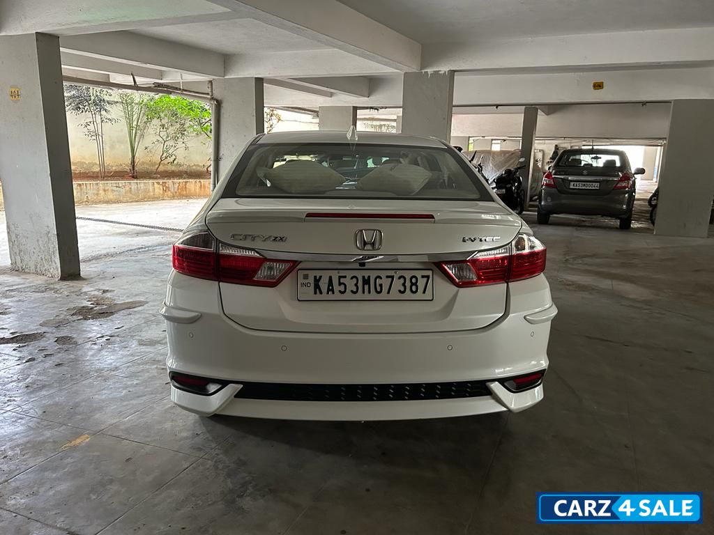 Pearl White Honda City ZXCVT