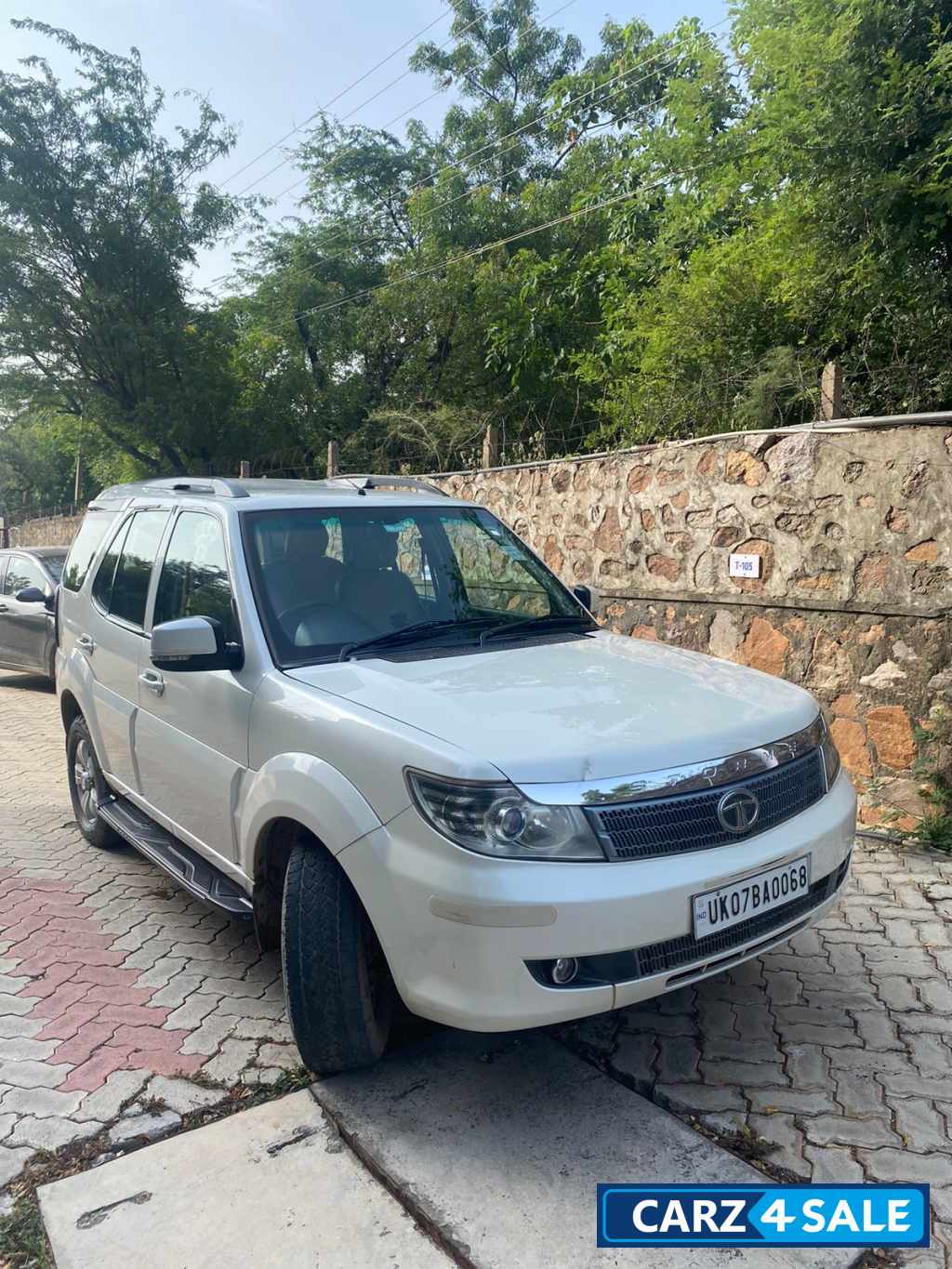White Tata Safari Storme EX