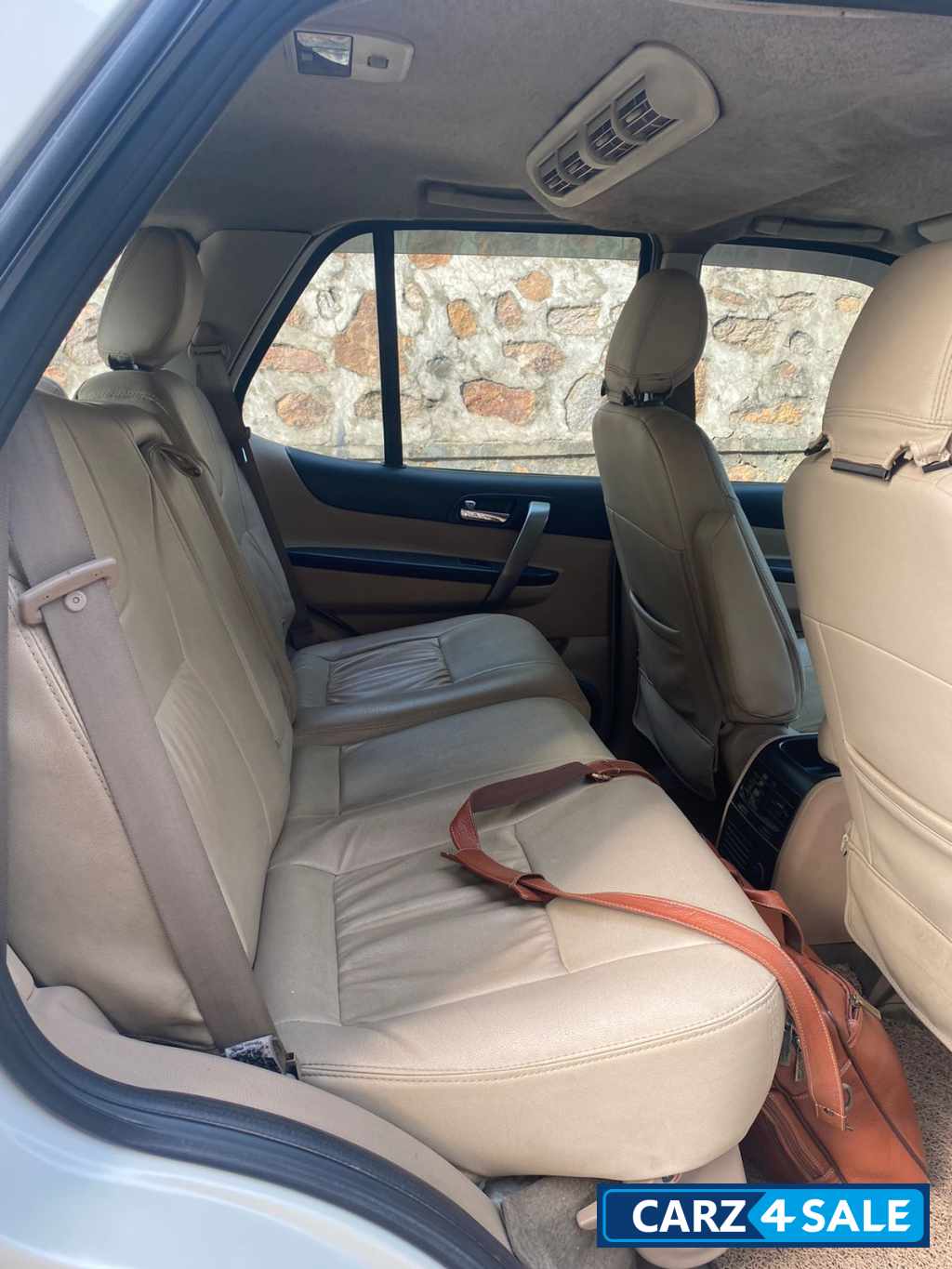 White Tata Safari Storme EX White Tata Safari Storme EX