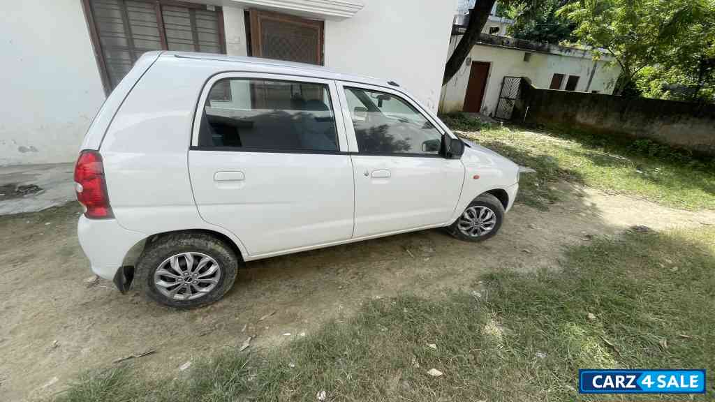 White Maruti Suzuki Alto lxi