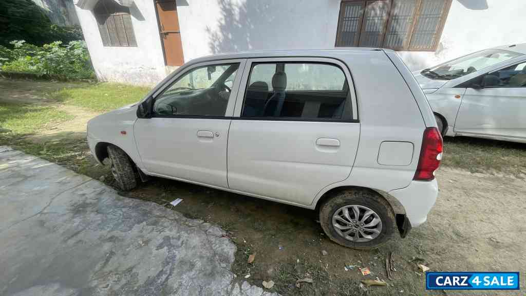 White Maruti Suzuki Alto lxi