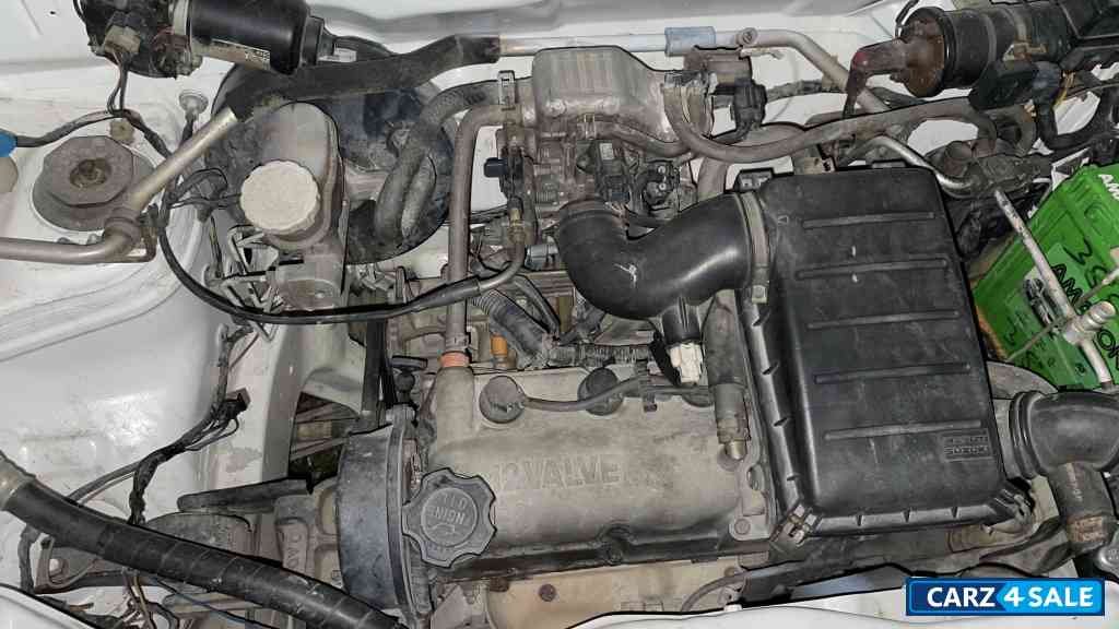 White Maruti Suzuki Alto lxi