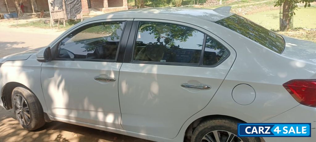 Platinum White Honda Amaze VX - IVTECH